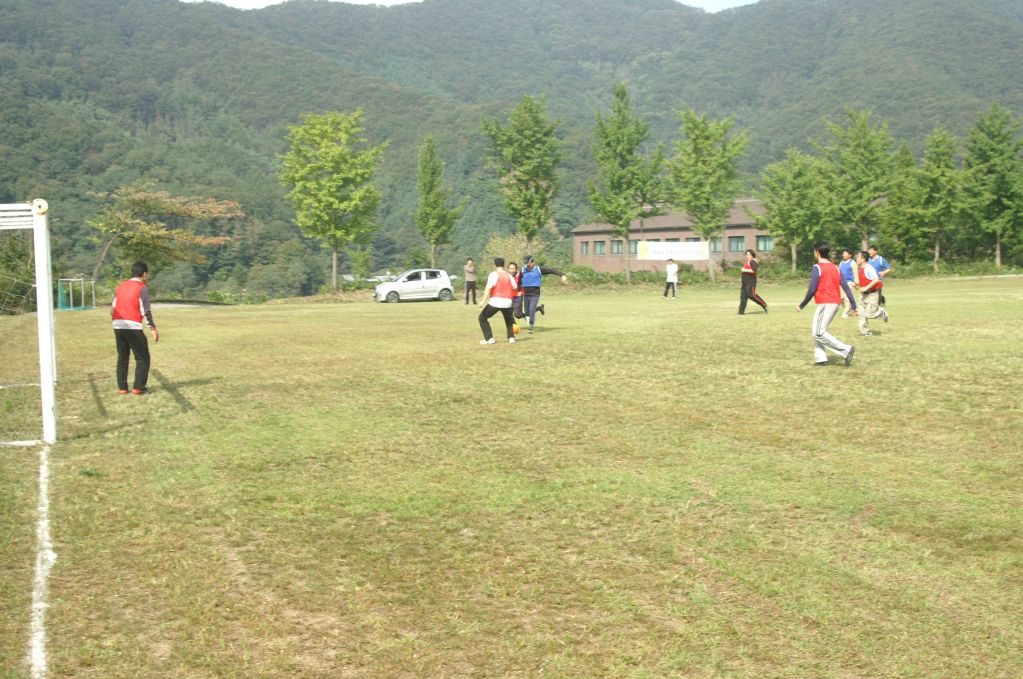 PICT0068.JPG : 2012 체육대회 - 축구