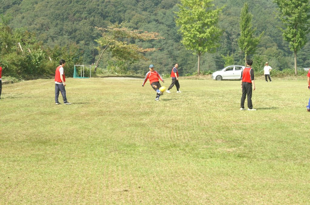 PICT0133.JPG : 2012 체육대회 - 축구