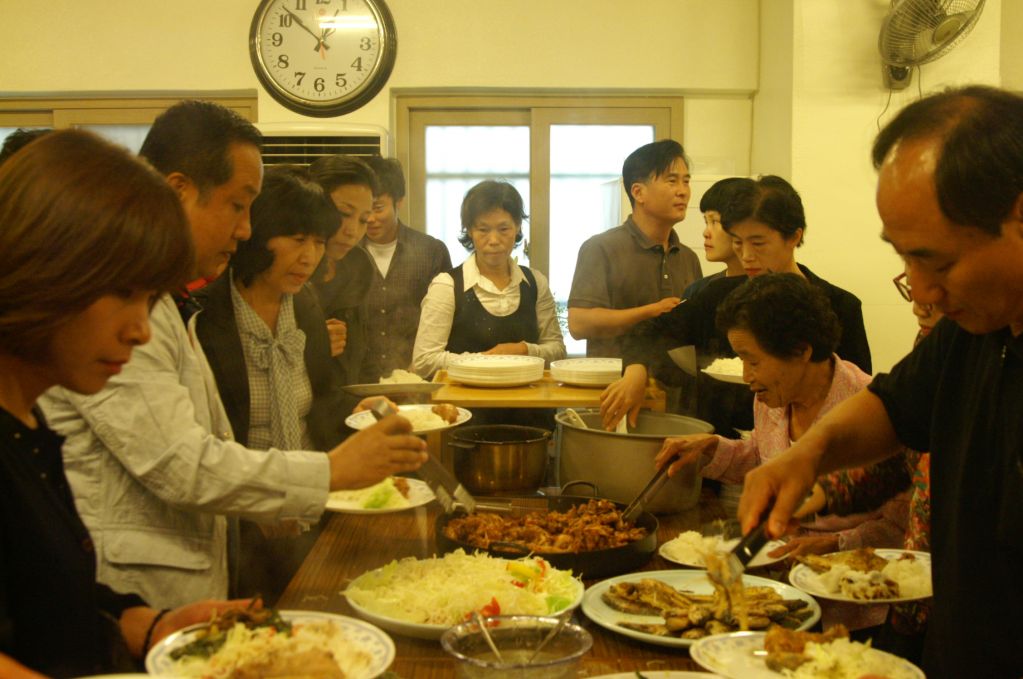 수도원에서 점심식사 (21).JPG : 2012 부모님 피정 - 수도원에서 수사님들과 함께 점심식사 ^^