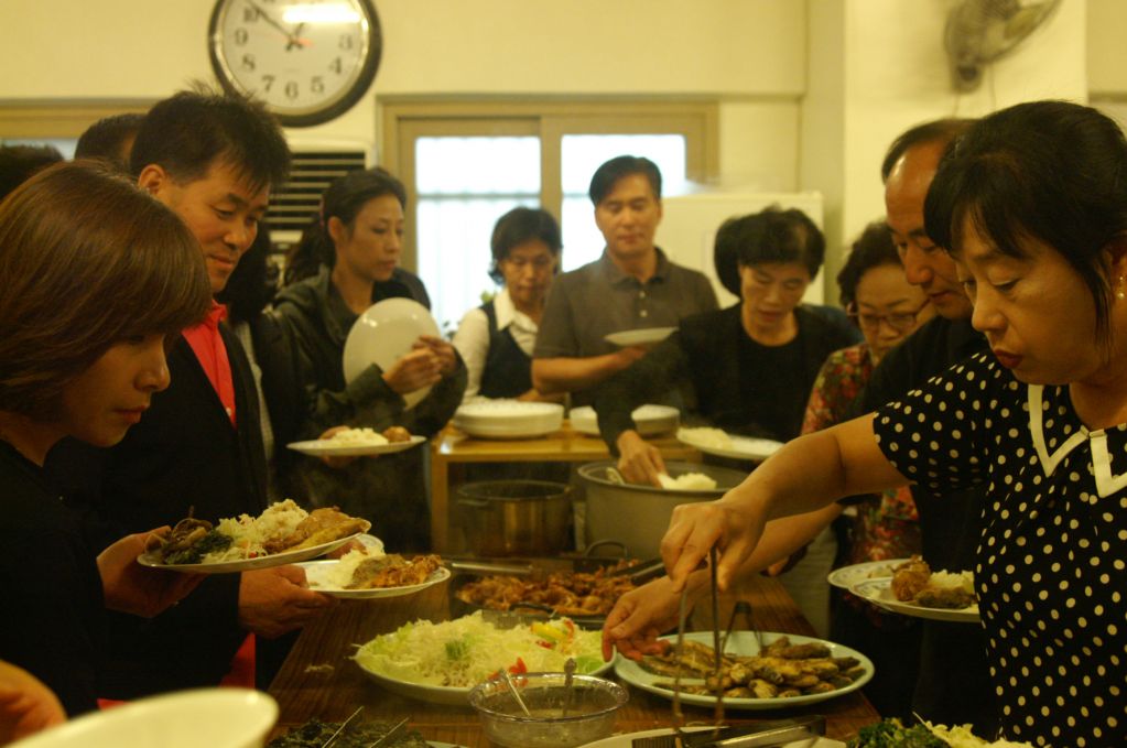 수도원에서 점심식사 (20).JPG : 2012 부모님 피정 - 수도원에서 수사님들과 함께 점심식사 ^^